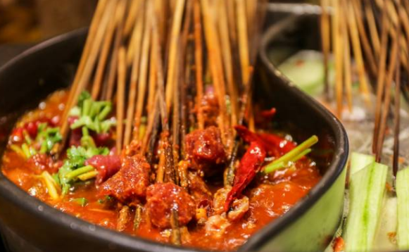 巷門里牛肉串串火鍋加盟