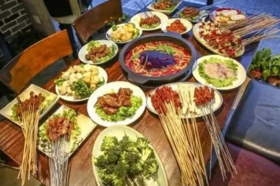 巷門里牛肉串串火鍋