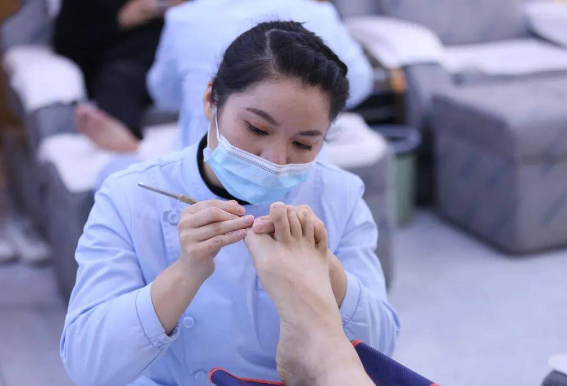 彭世修腳加盟