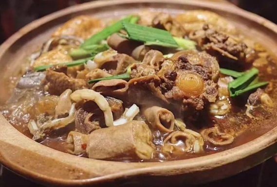 沙胆彪炭炉牛杂煲