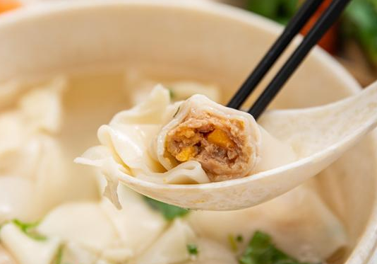 熊大爺現(xiàn)包餃子