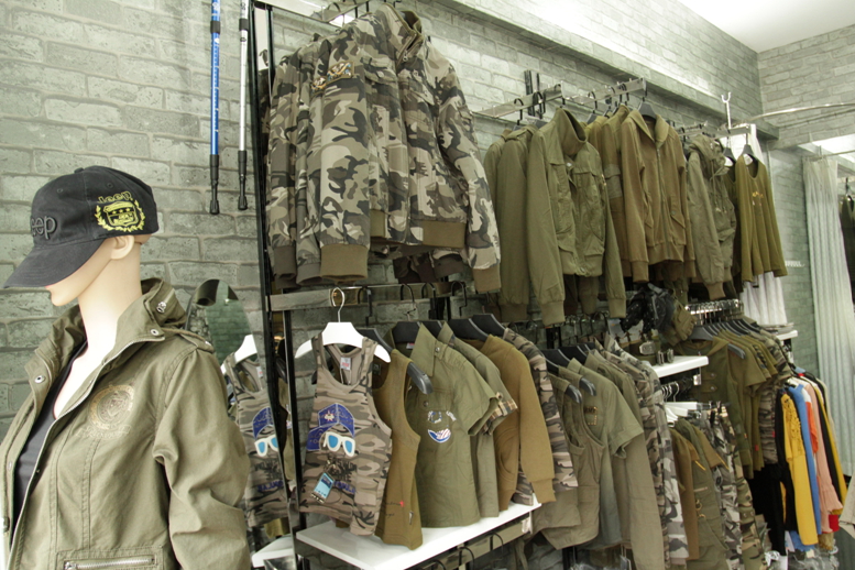 美国511军品服装实体店图片